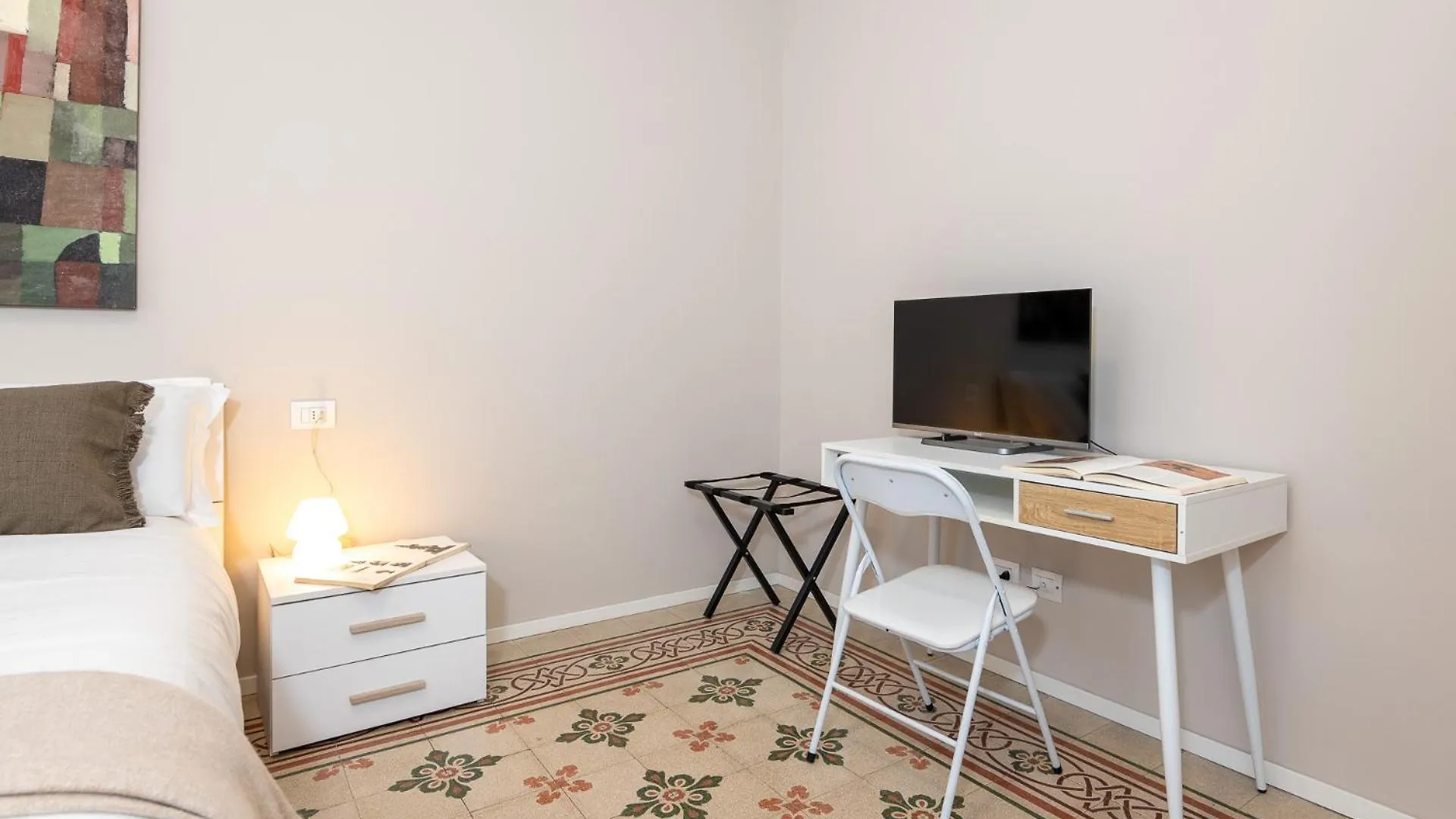 Modern Apt For 4 In Historical Building - Duomo View Milan Apartment