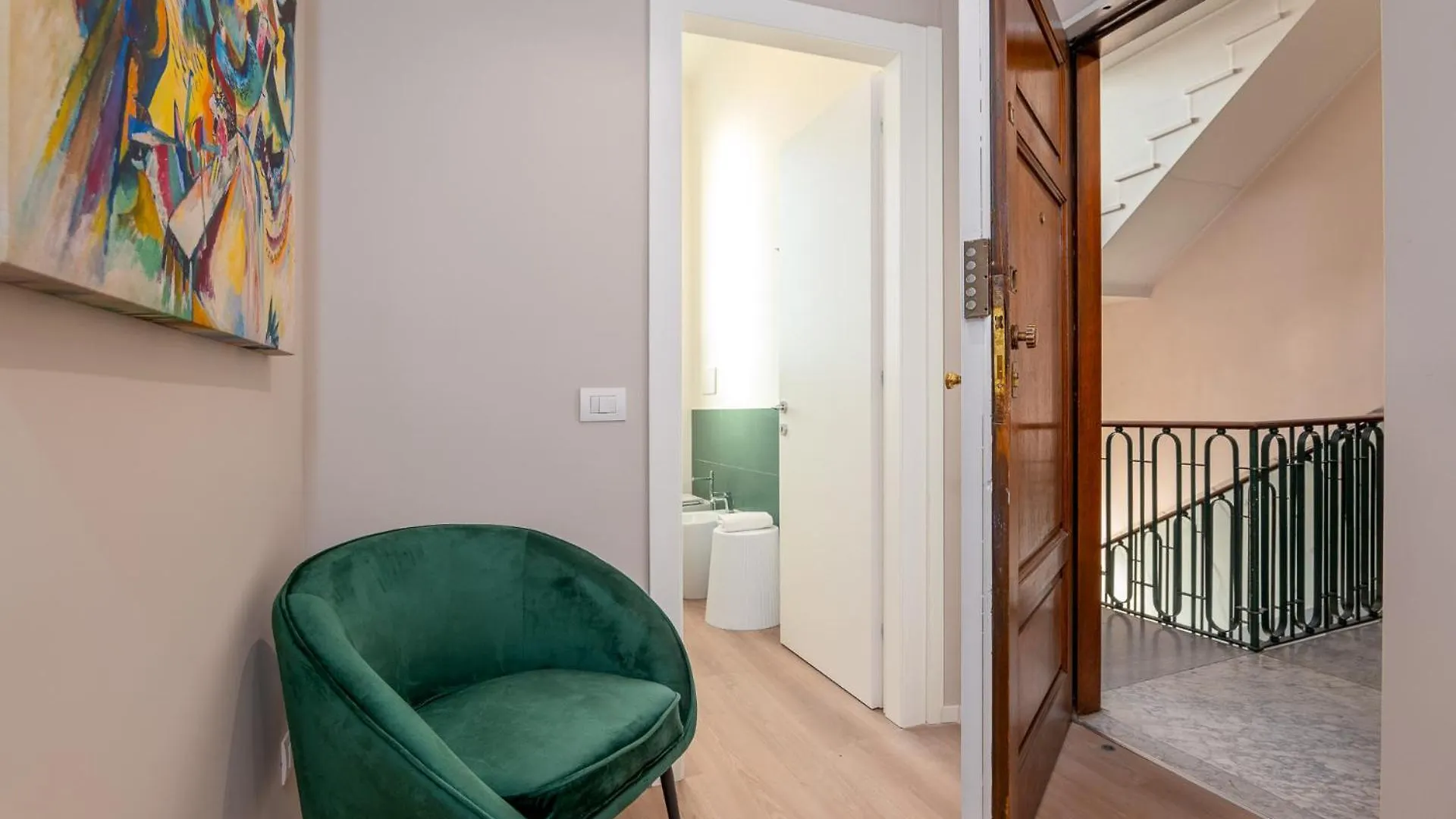 Modern Apt For 4 In Historical Building - Duomo View Milan Apartment
