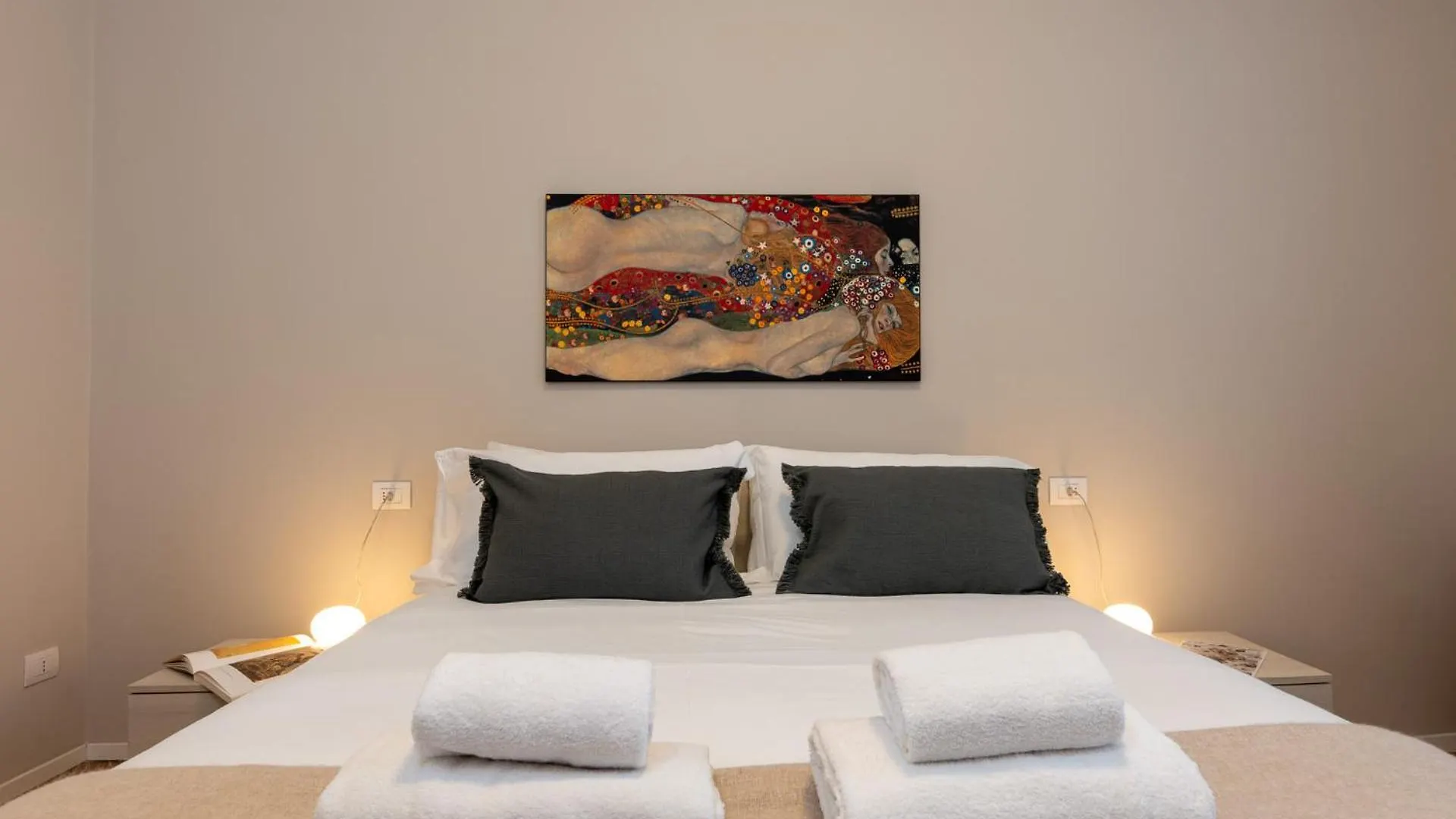 Modern Apt For 4 In Historical Building - Duomo View Milan