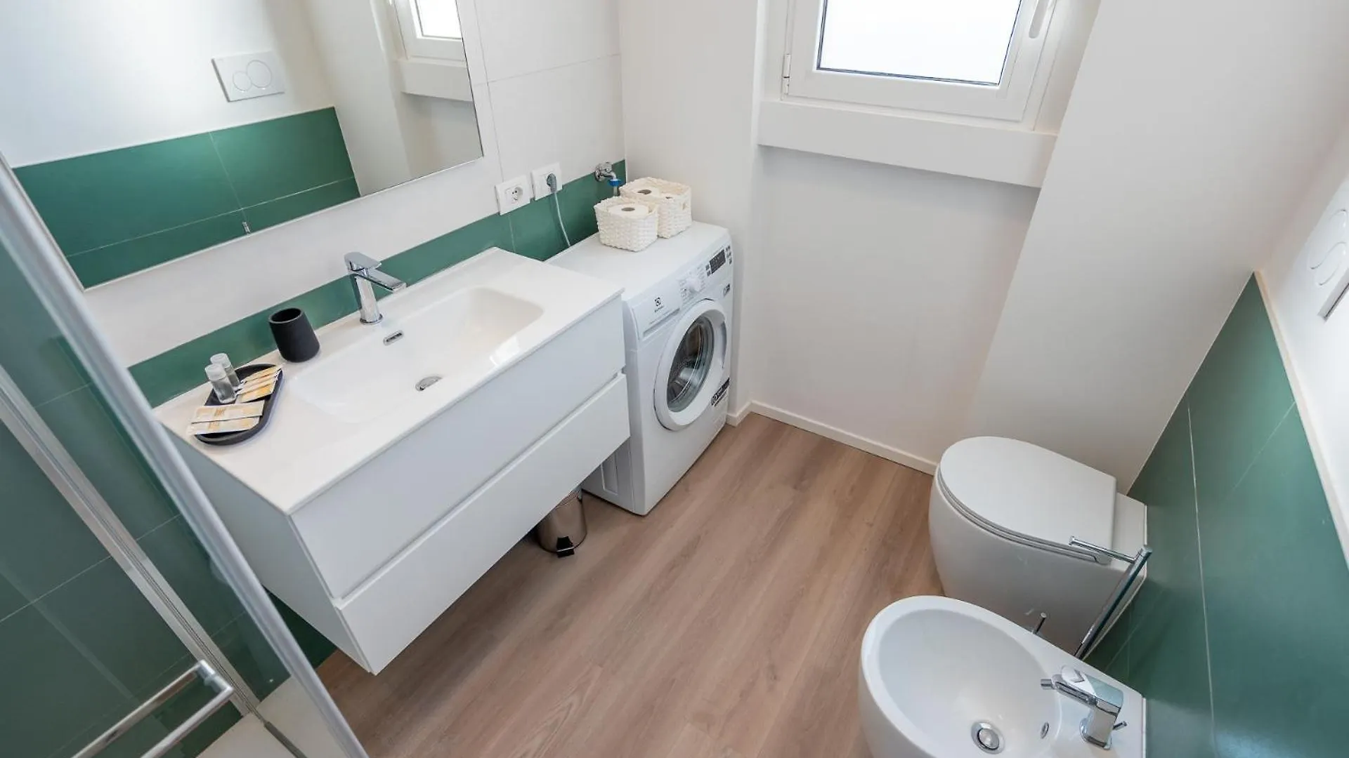 Modern Apt For 4 In Historical Building - Duomo View Milan