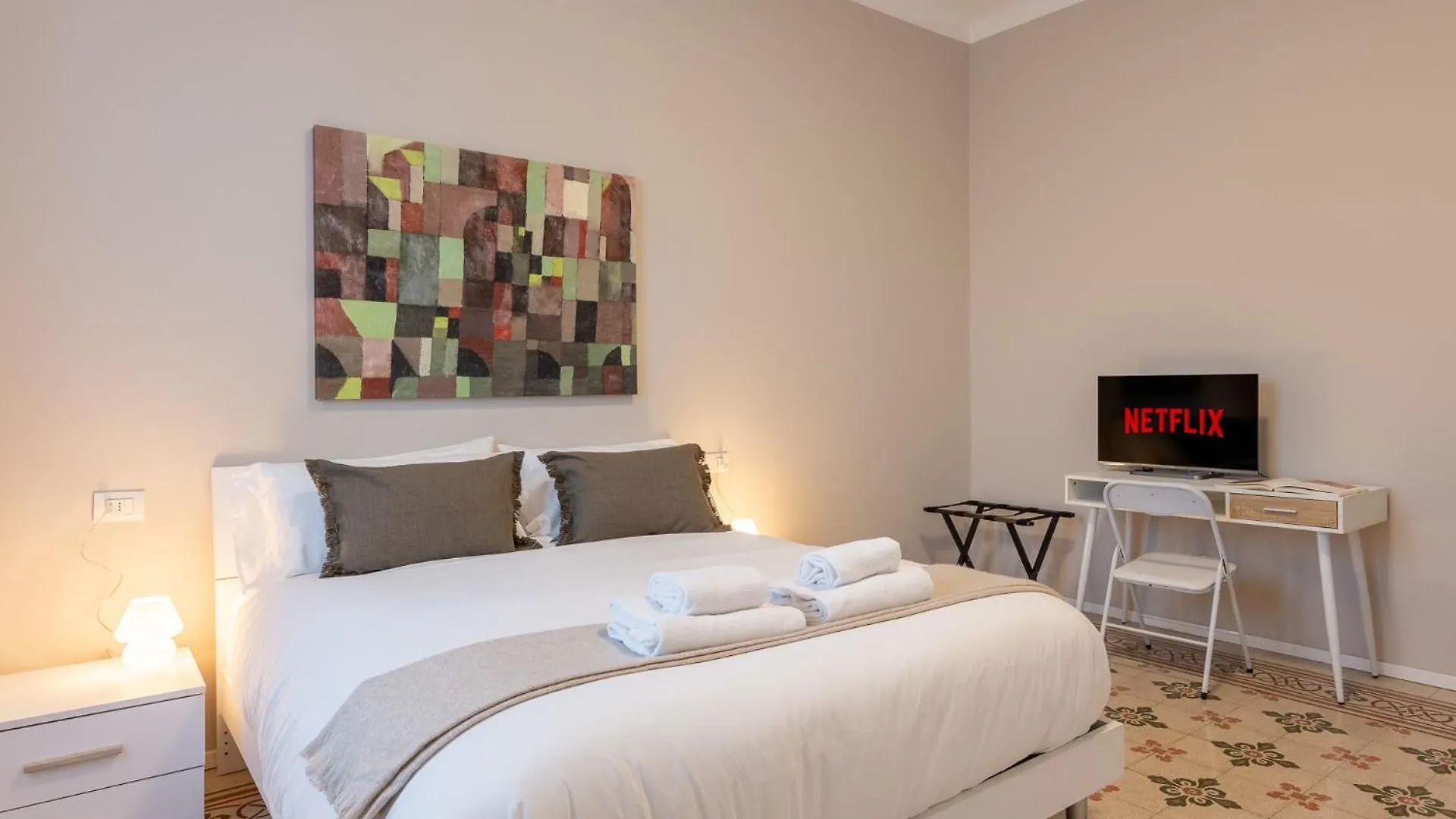Modern Apt For 4 In Historical Building - Duomo View Milan Apartment