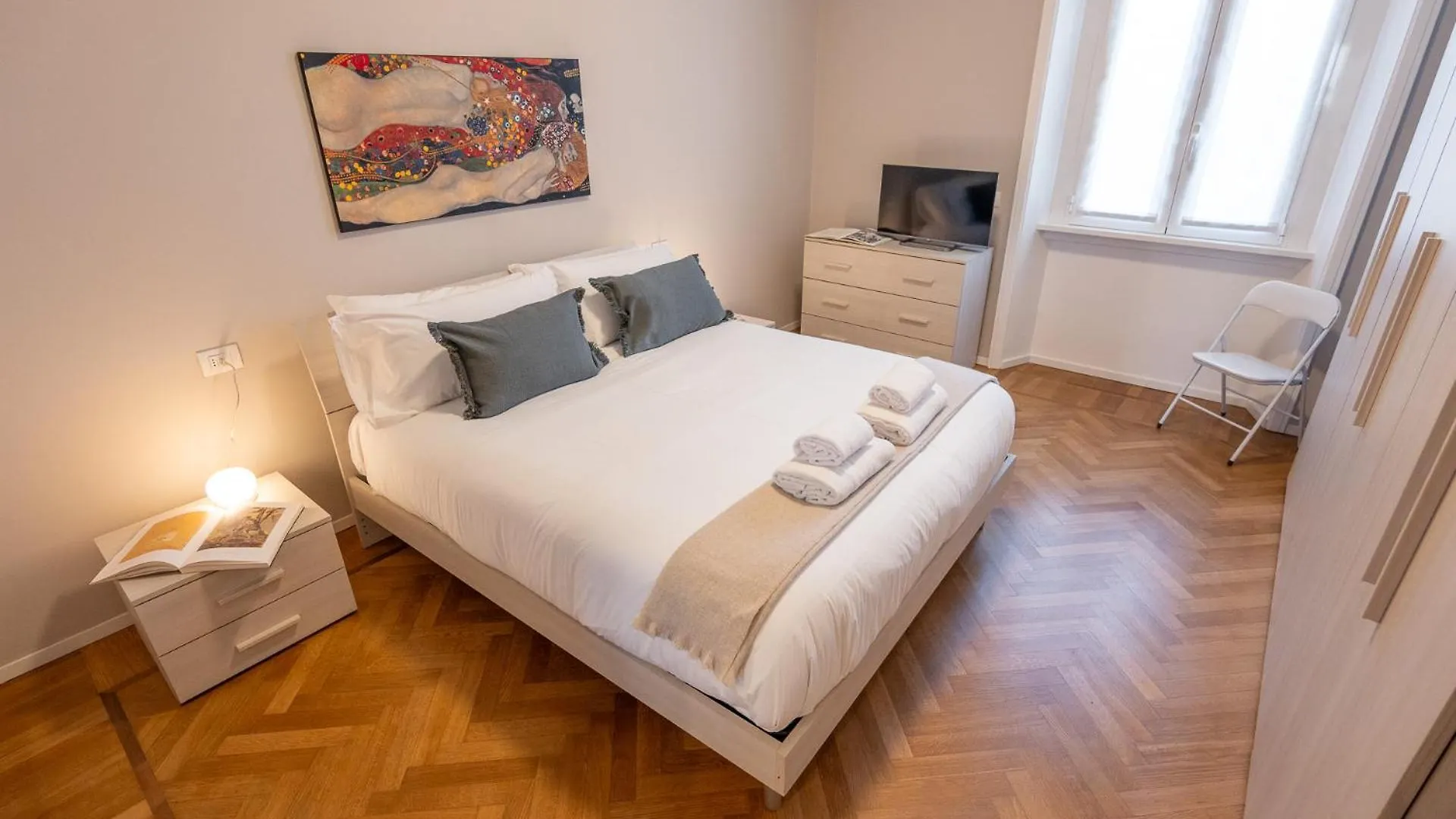 Apartment Modern Apt For 4 In Historical Building - Duomo View Milan Italy