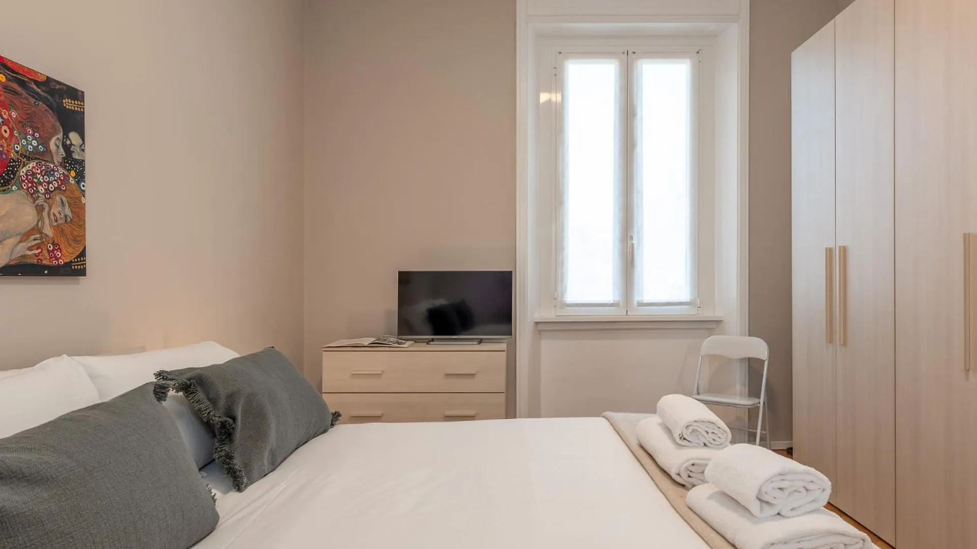 Modern Apt For 4 In Historical Building - Duomo View ミラノ イタリア