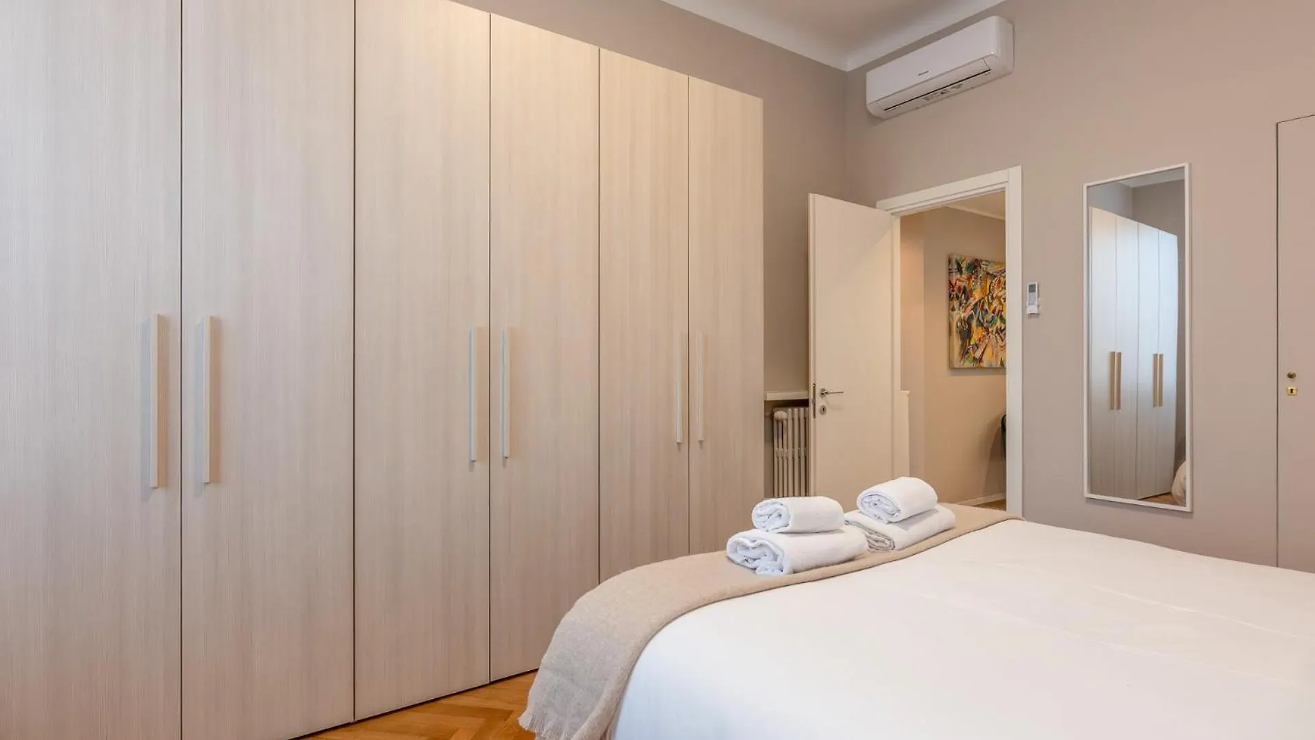 アパート Modern Apt For 4 In Historical Building - Duomo View ミラノ